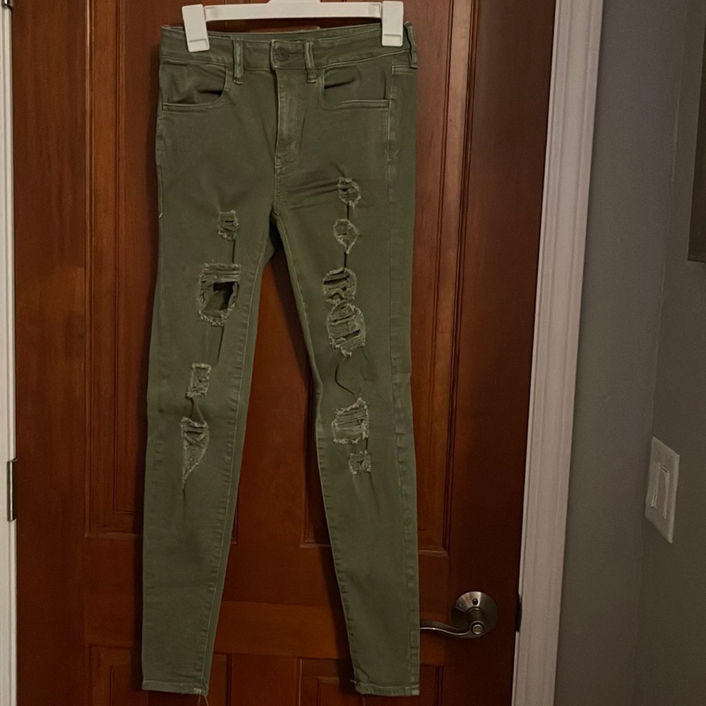 Women’s American eagle ripped jeans